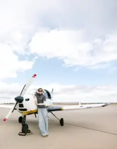 Fernanda Whitley mujer destacada en Texas liderando Flight Academy of South Texas