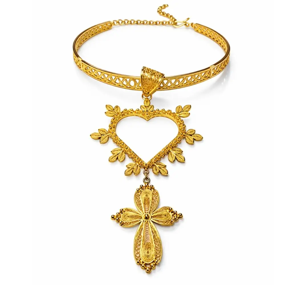 Gargantilla de corazón y cruz Ankh en oro texturizado