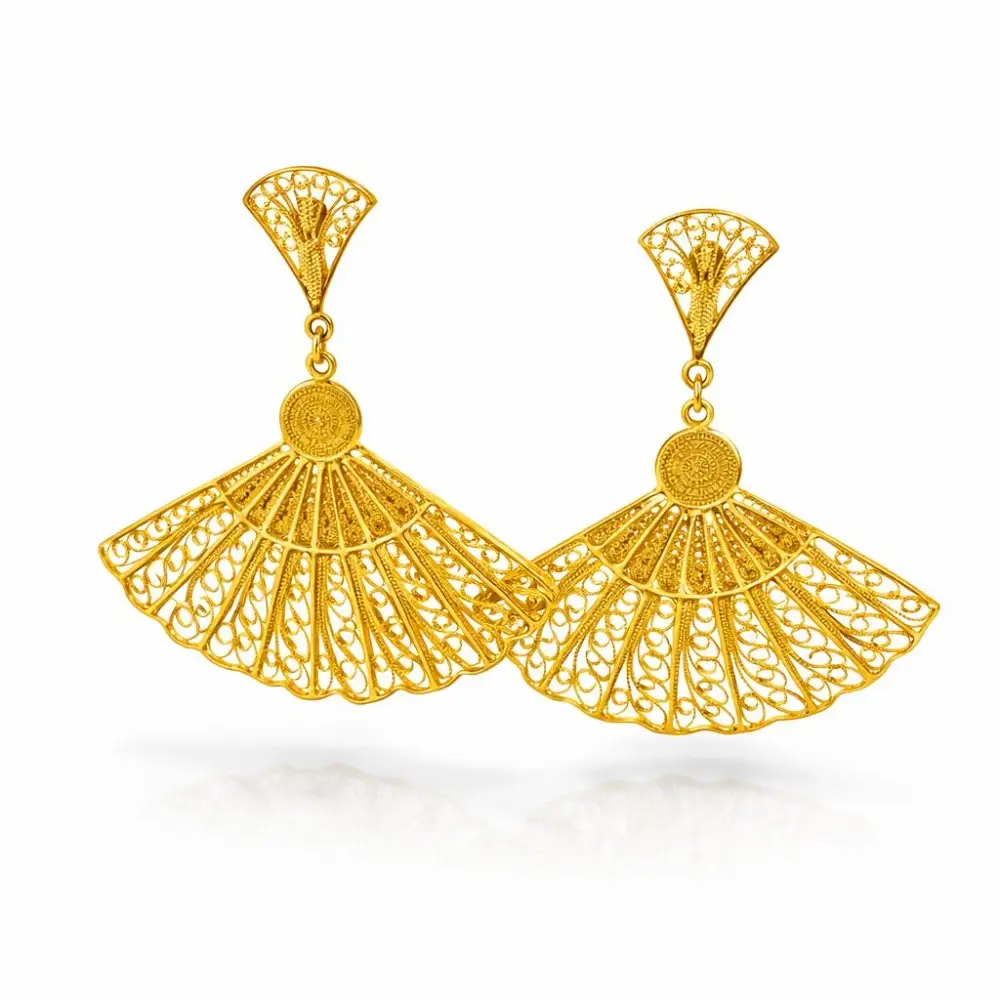 Aretes de mariposa con filigrana artesanal y gema verde